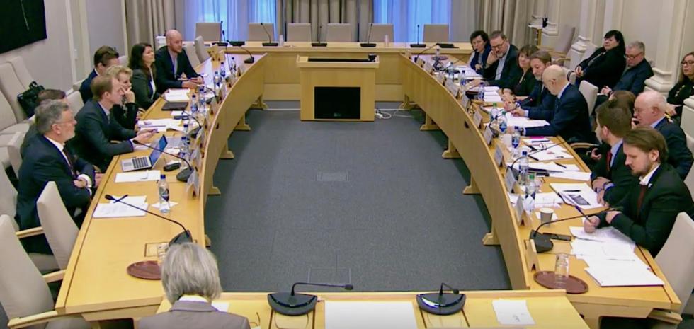 Tirsdag var det høring om Riksrevisjonens undersøkelse av saksbehandlingstid og effektivitet i tingrettene og lagmannsretten (Foto: Stortinget)