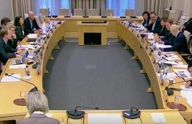 Tirsdag var det høring om Riksrevisjonens undersøkelse av saksbehandlingstid og effektivitet i tingrettene og lagmannsretten (Foto: Stortinget)