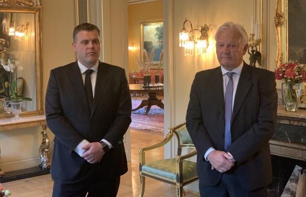 Jørn Maurud ble fredag utnevnt som ny riksadvokat. Her sammen med justisminister Jøran Kallmyr. Foto: Ole Martin Gangnes